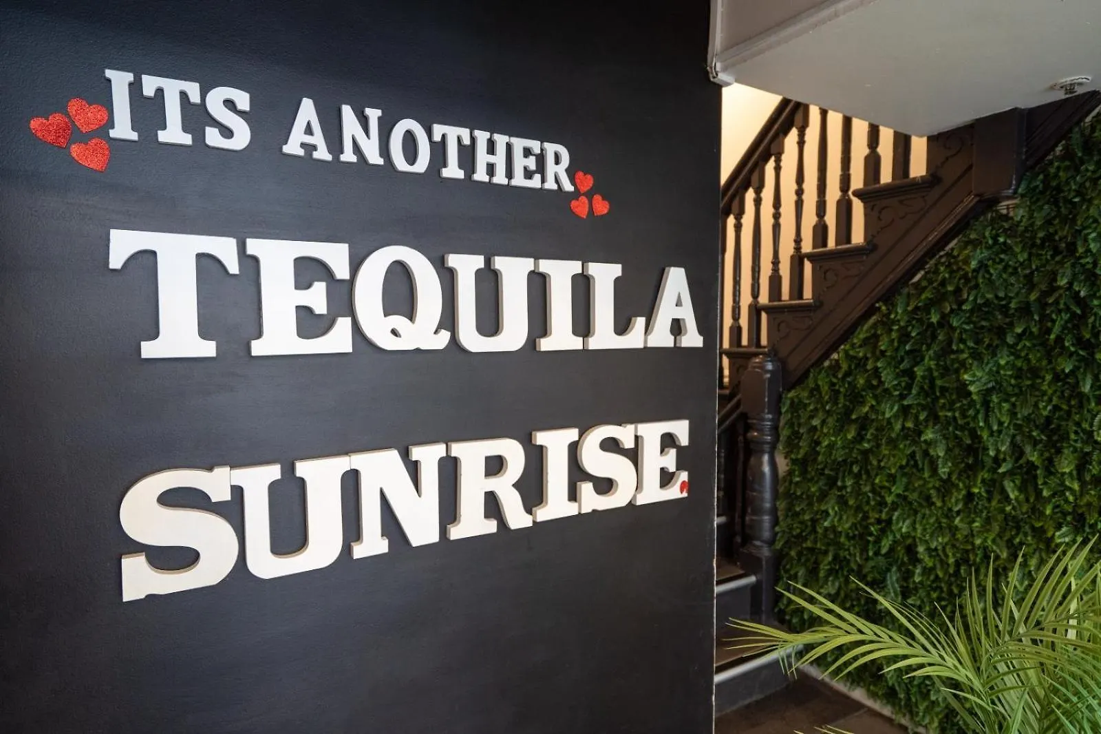 Tequila Sunrise Hostel אדלייד 0*,