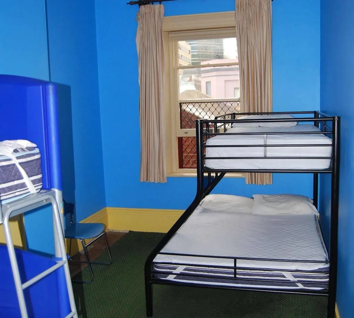 Tequila Sunrise Hostel אדלייד